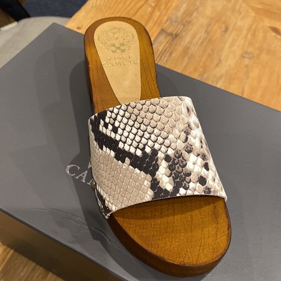 NEW Vince Camuto Leather Platform Slides - Picture 2 of 9